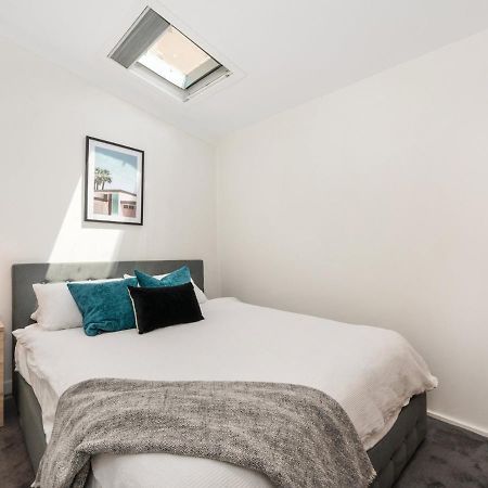 Walk To The Mcg & Aami Park - Free Late Checkout - Great Location & Backyard Villa Melbourne Eksteriør billede