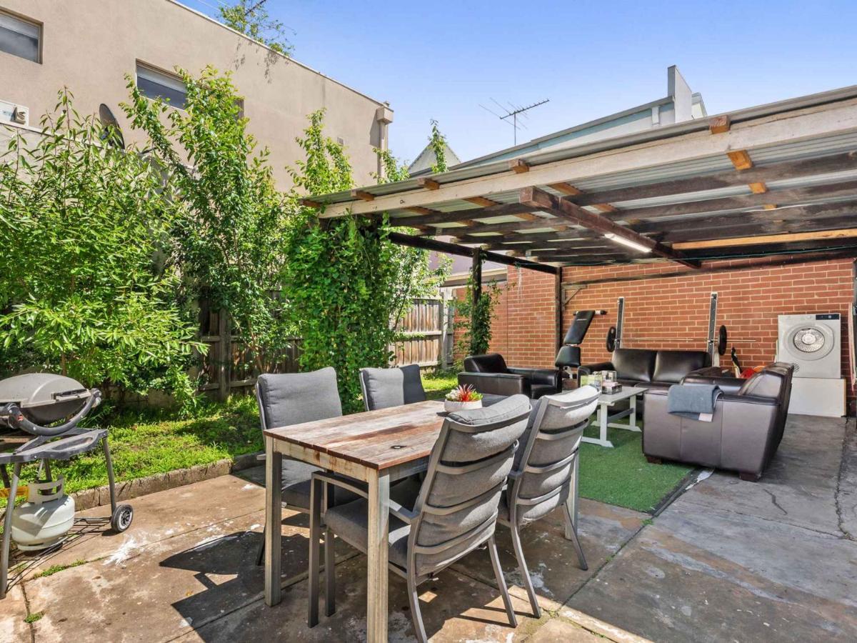 Walk To The Mcg & Aami Park - Free Late Checkout - Great Location & Backyard Villa Melbourne Eksteriør billede