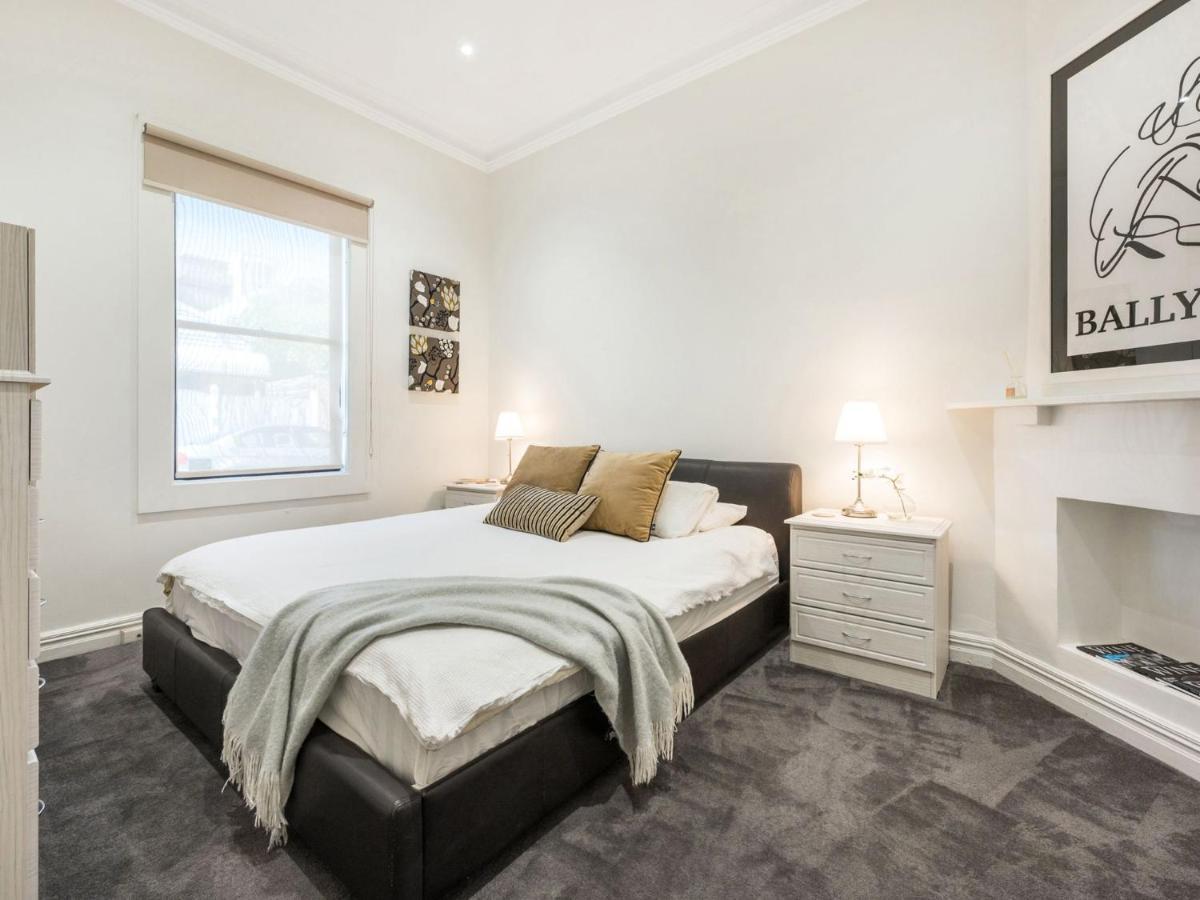 Walk To The Mcg & Aami Park - Free Late Checkout - Great Location & Backyard Villa Melbourne Eksteriør billede