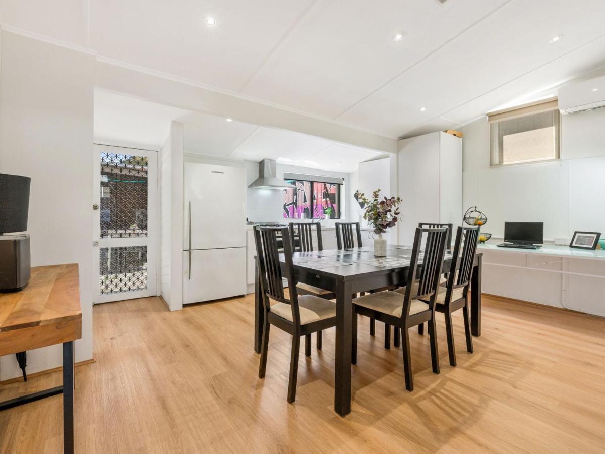 Walk To The Mcg & Aami Park - Free Late Checkout - Great Location & Backyard Villa Melbourne Eksteriør billede